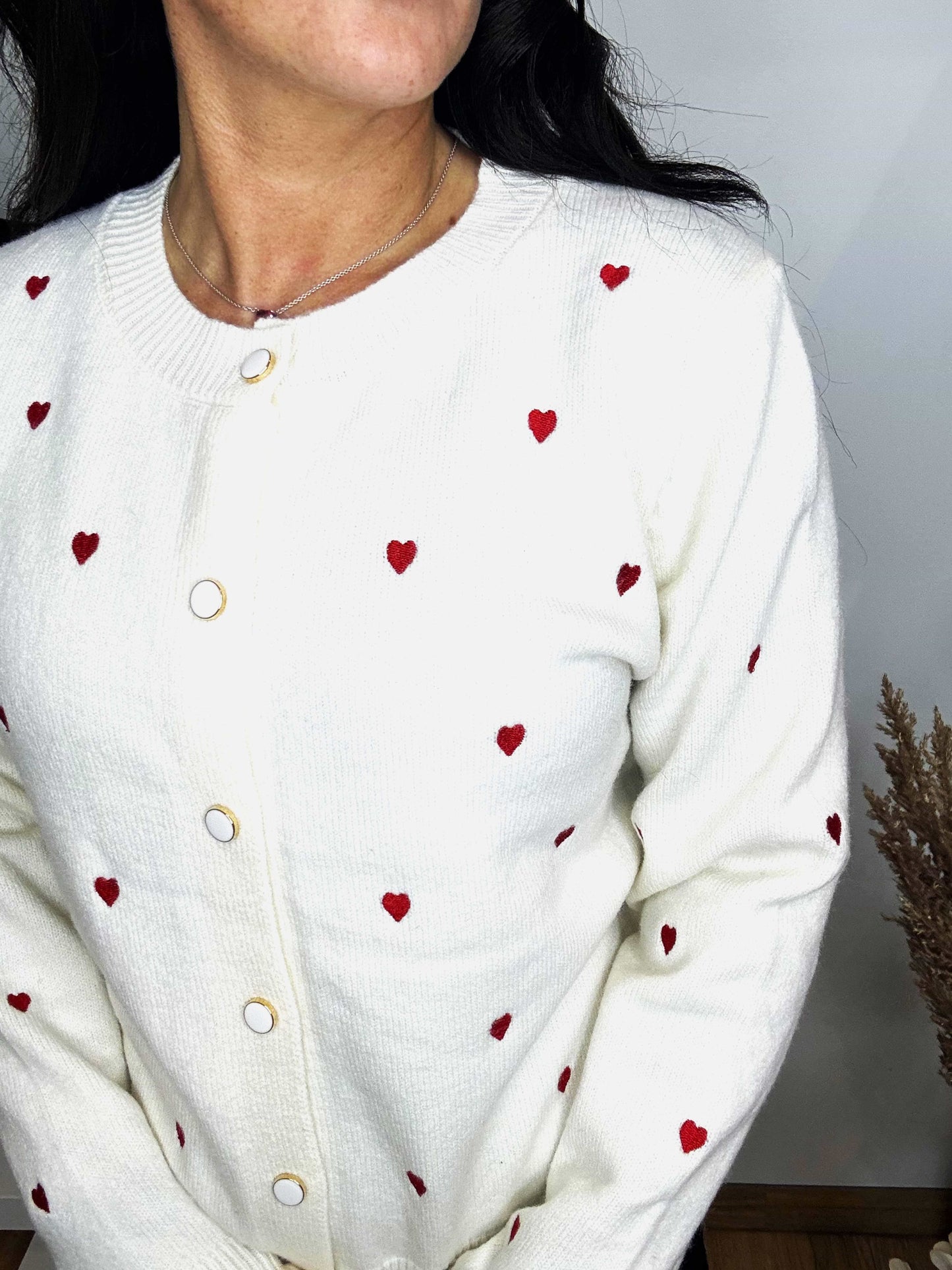 Gilet blanc motifs cœurs rouges