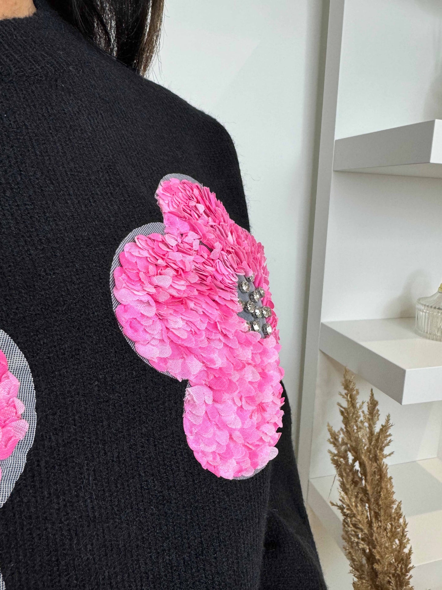 Pull en maille noir motifs fleurs rose 3D