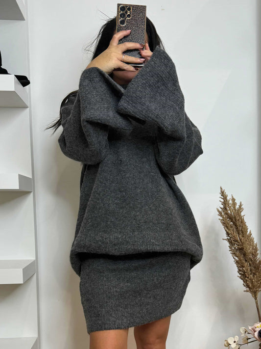 Ensemble pull et jupe en maille gris