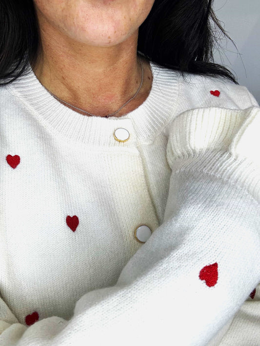 Gilet blanc motifs cœurs rouges