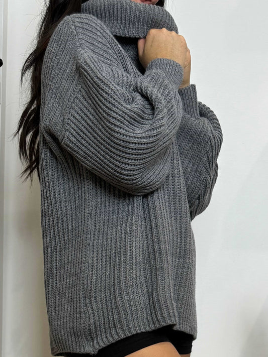 Pull col roulé oversize gris